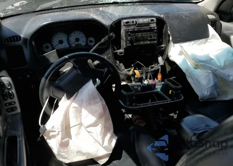 2004 Ford Escape Limited z USA, uszkodzony, nr VIN 1FMCU94184KB05982